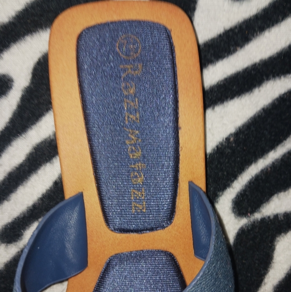 NEW Razzmatazz Women denim blue square toe flat sandals - Picture 7 of 8